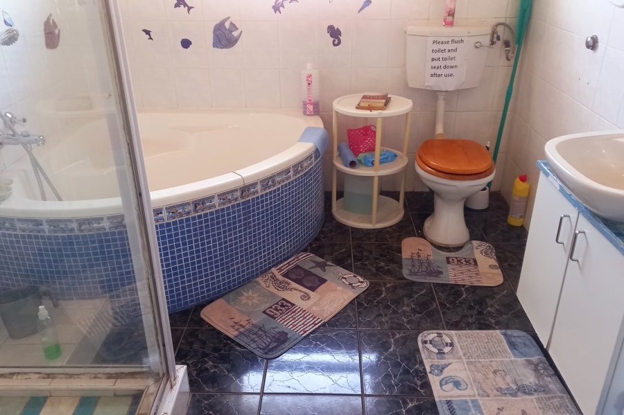 6 Bedroom Property for Sale in Maitland Western Cape